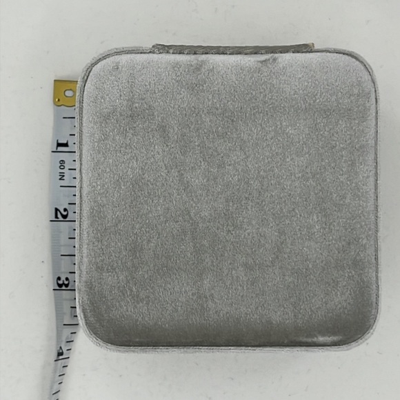 Velvet Sage: The Ultimate Travel Jewelry Box for Wanderlust Fashionistas! - Picture 11 of 13